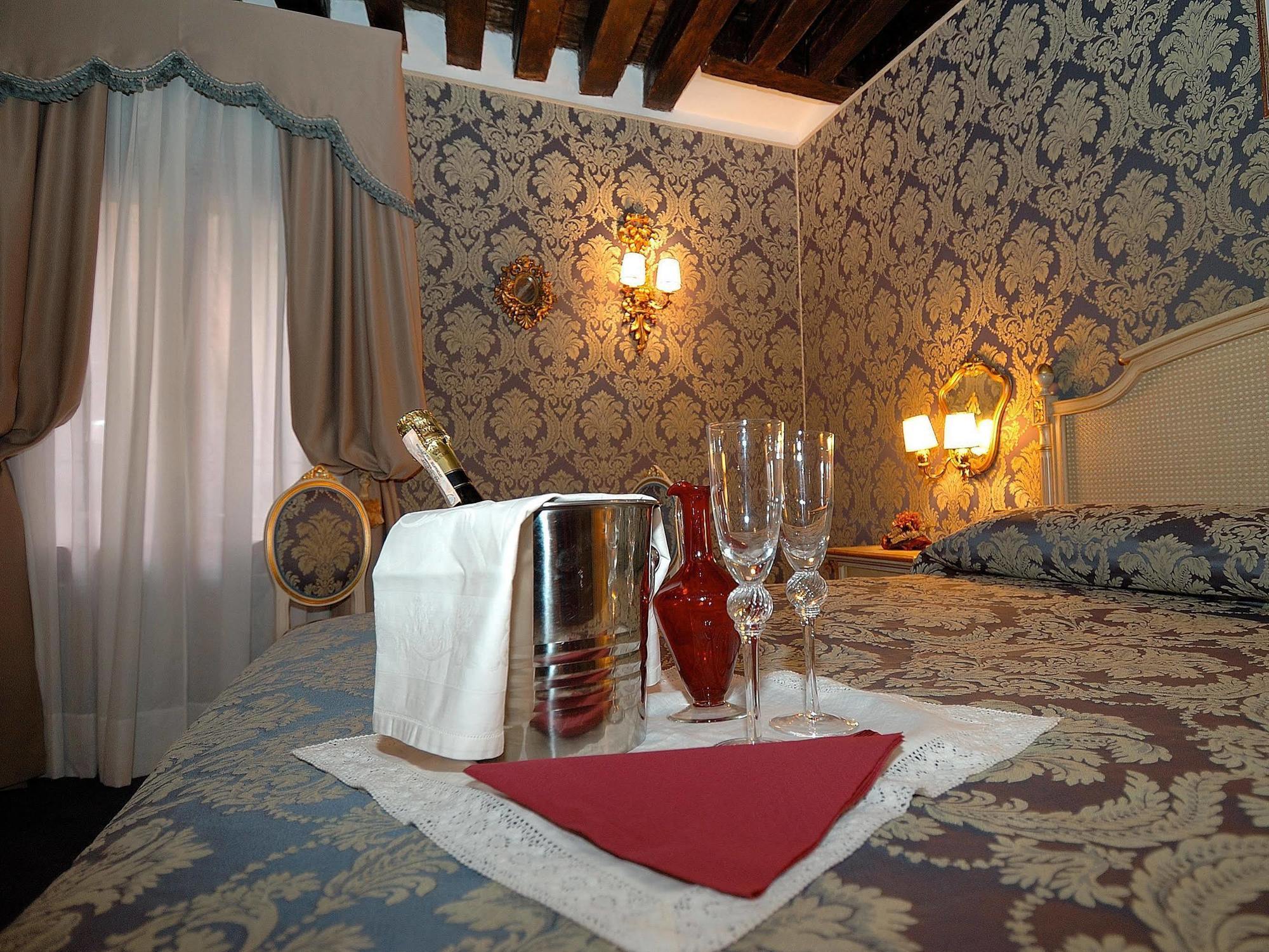 Residenza La Loggia Bed & Breakfast Venice Exterior photo