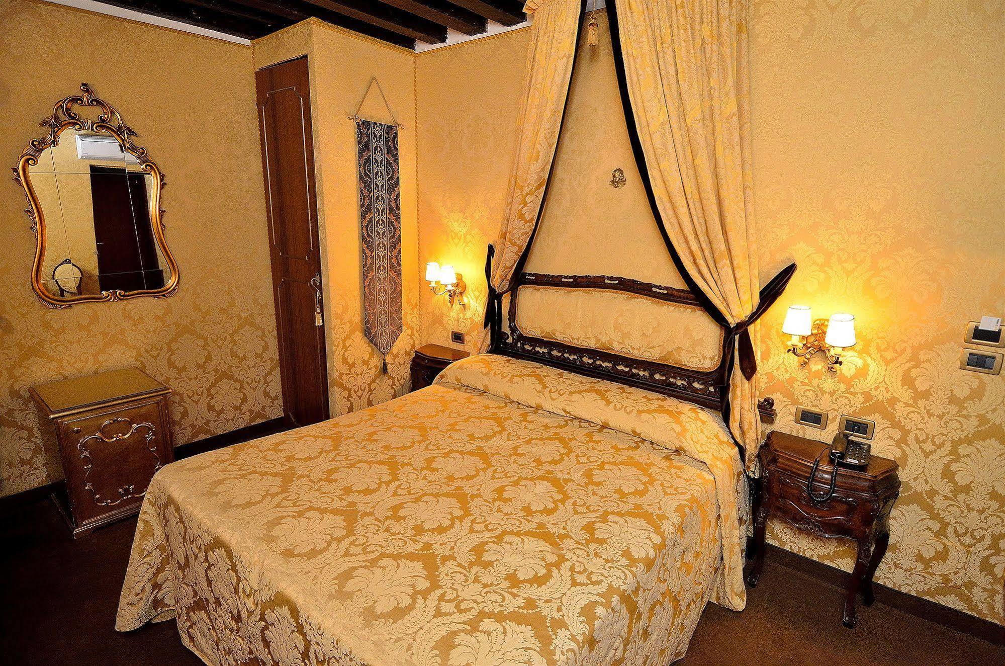 Residenza La Loggia Bed & Breakfast Venice Exterior photo